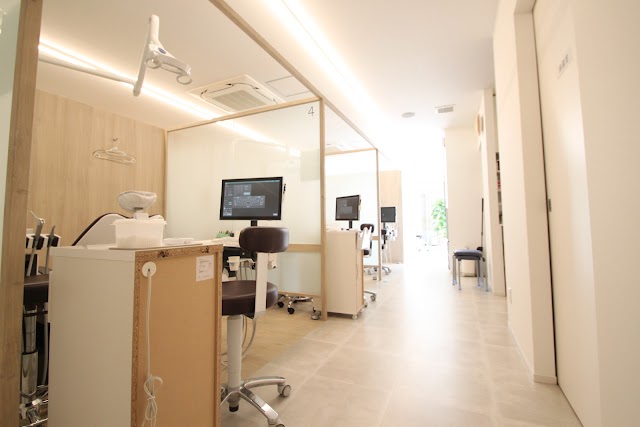 梅田茶屋町クローバー歯科・矯正歯科（写真2）