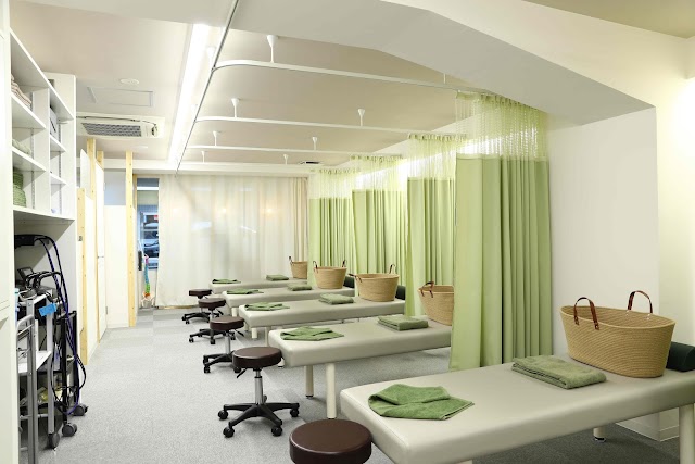 西新宿７丁目整骨院（写真1）