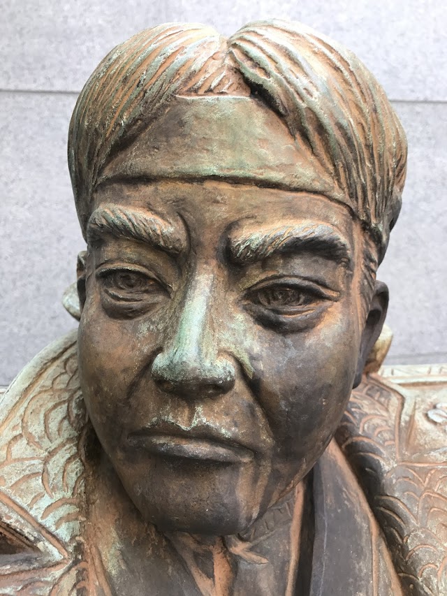川上音二郎像（写真3）