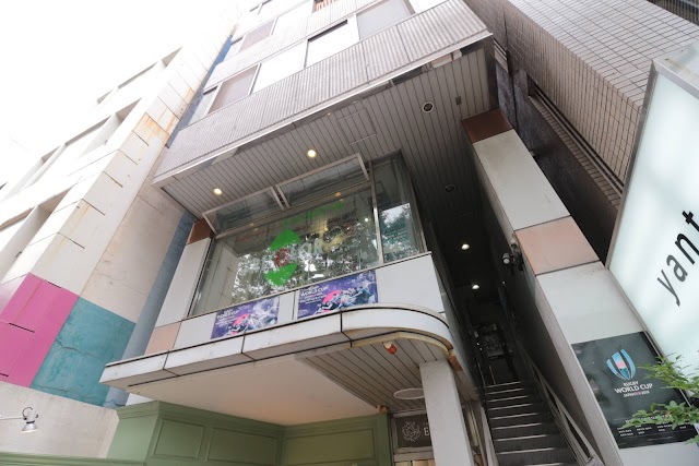 トリコロール名古屋店（写真1）