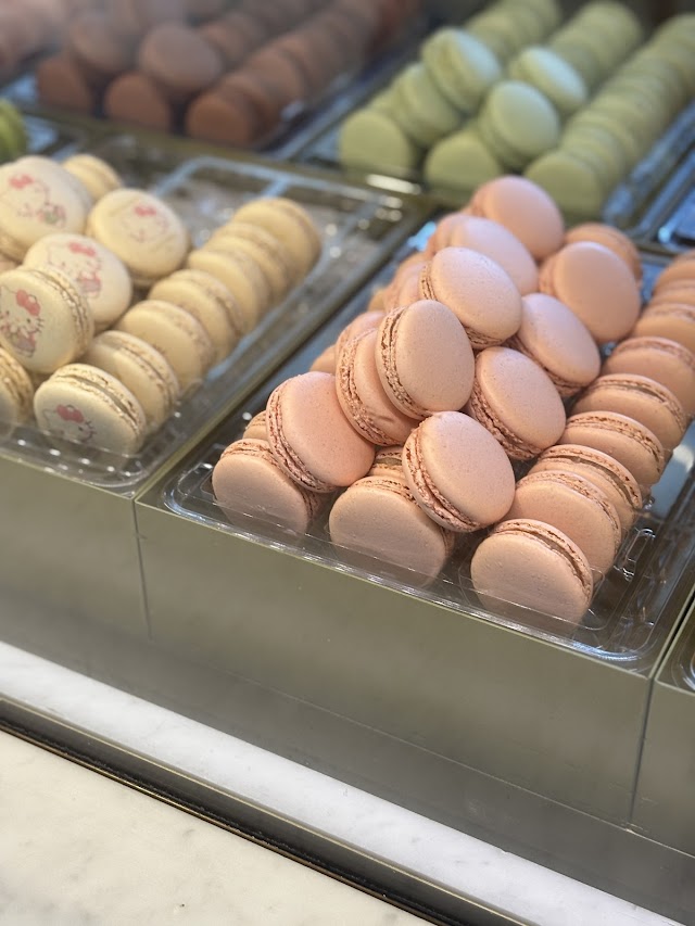ラデュレ 新宿店（写真3）