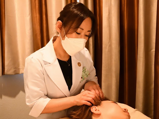 眼精疲労と頭のマッサージ専門店 『アタマの再起動』梅田本店（写真1）