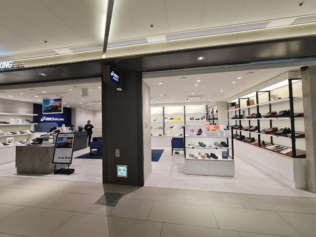 アシックスウォーキング 名古屋サカエチカ（写真1）