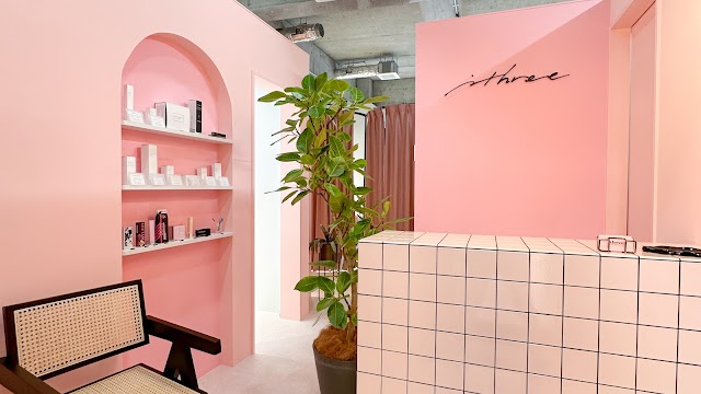 ithree.（イスリー）（写真1）