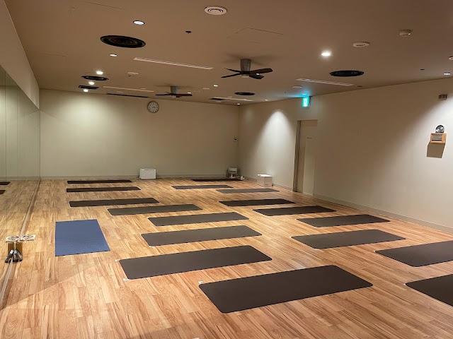 ホットヨガロイブ 梅田店（NU茶屋町）（写真2）